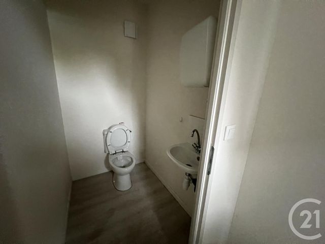 Appartement Local à louer - 1 pièce - 30.0 m2 - L ISLE JOURDAIN - 32 - MIDI-PYRENEES - Century 21 Lacroix Immobilier