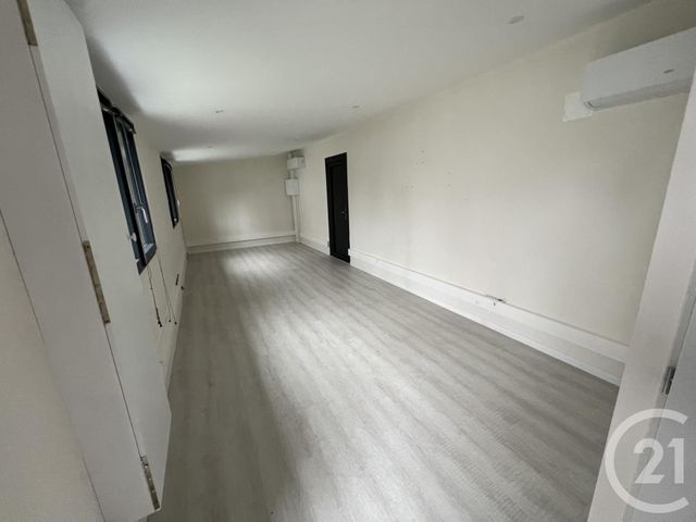 Appartement Local à louer - 1 pièce - 30.0 m2 - L ISLE JOURDAIN - 32 - MIDI-PYRENEES - Century 21 Lacroix Immobilier