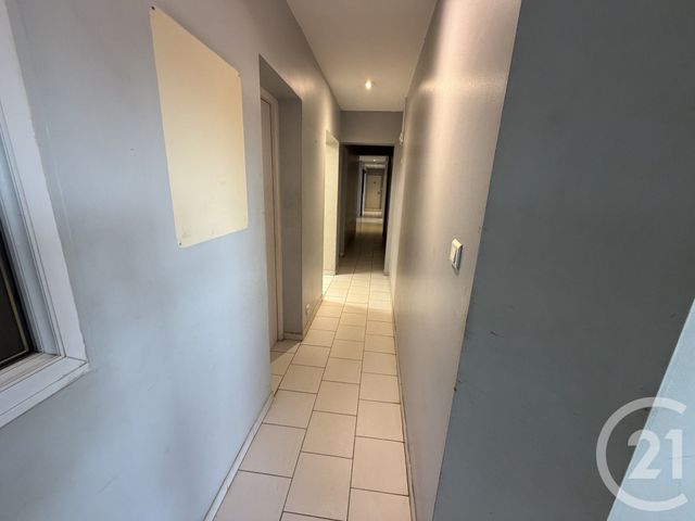 maison à louer - 2 pièces - 315.0 m2 - L ISLE JOURDAIN - 32 - MIDI-PYRENEES - Century 21 Lacroix Immobilier