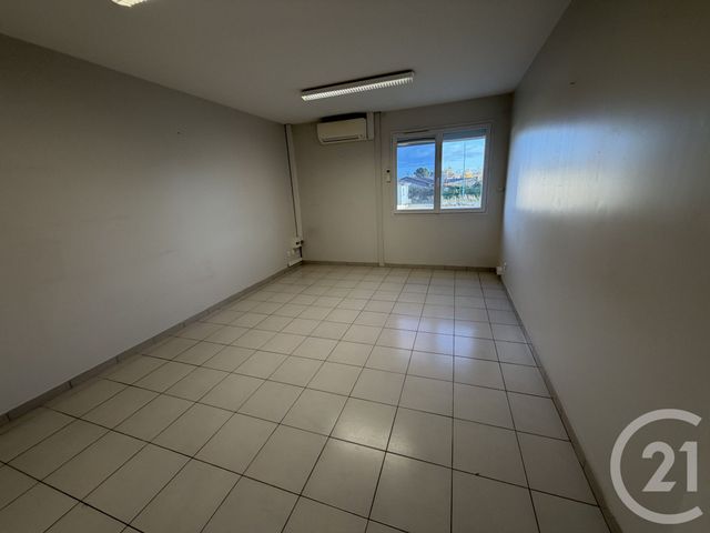 maison à louer - 2 pièces - 315.0 m2 - L ISLE JOURDAIN - 32 - MIDI-PYRENEES - Century 21 Lacroix Immobilier