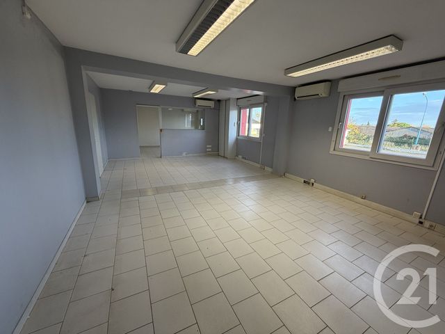 maison à louer - 2 pièces - 315.0 m2 - L ISLE JOURDAIN - 32 - MIDI-PYRENEES - Century 21 Lacroix Immobilier