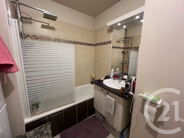 Appartement T2 à vendre - 2 pièces - 42.37 m2 - ROQUES - 31 - MIDI-PYRENEES - Century 21 Lacroix Immobilier