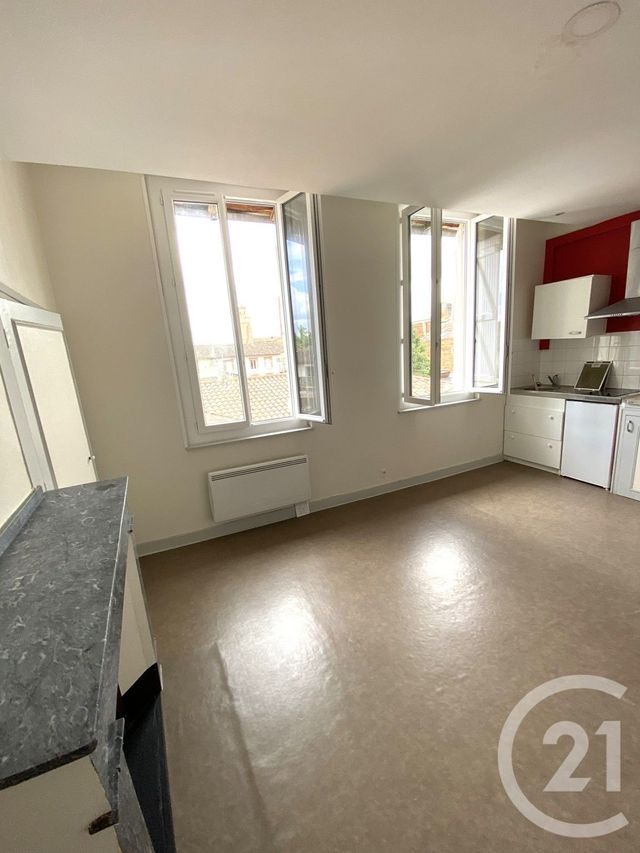 Appartement T1 à louer - 1 pièce - 23.43 m2 - L ISLE JOURDAIN - 32 - MIDI-PYRENEES - Century 21 Lacroix Immobilier