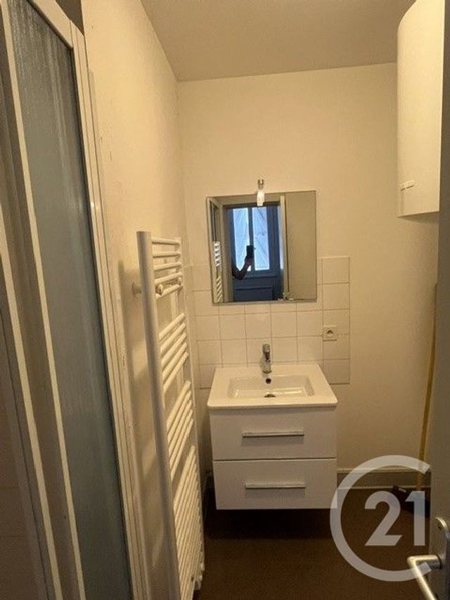 Appartement T1 à louer - 1 pièce - 23.43 m2 - L ISLE JOURDAIN - 32 - MIDI-PYRENEES - Century 21 Lacroix Immobilier