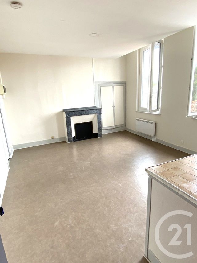 Appartement T1 à louer - 1 pièce - 23.43 m2 - L ISLE JOURDAIN - 32 - MIDI-PYRENEES - Century 21 Lacroix Immobilier